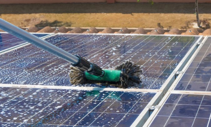 Zonnepanelen laten reinigen Holsbeek